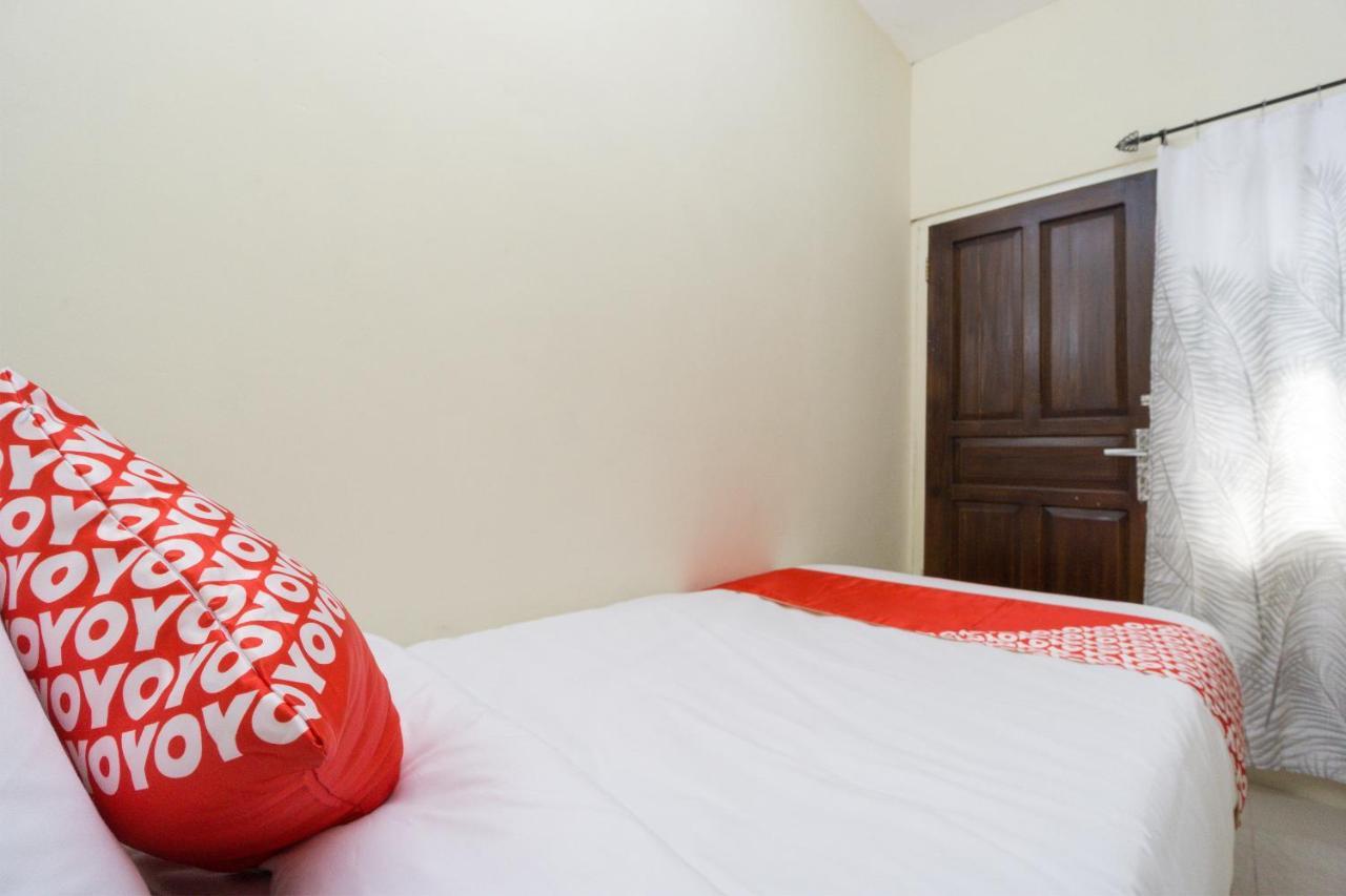 Hotel Oyo 1542 Yessy Mansion à Ngabean Extérieur photo