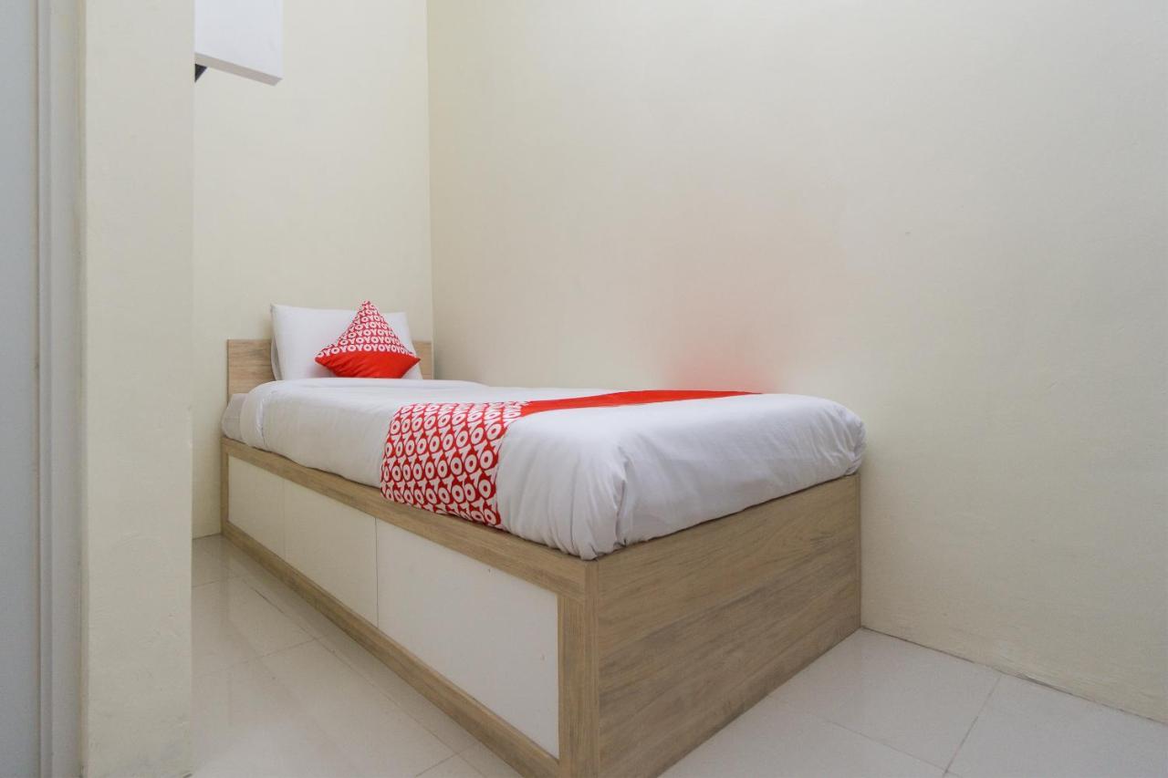 Hotel Oyo 1542 Yessy Mansion à Ngabean Extérieur photo