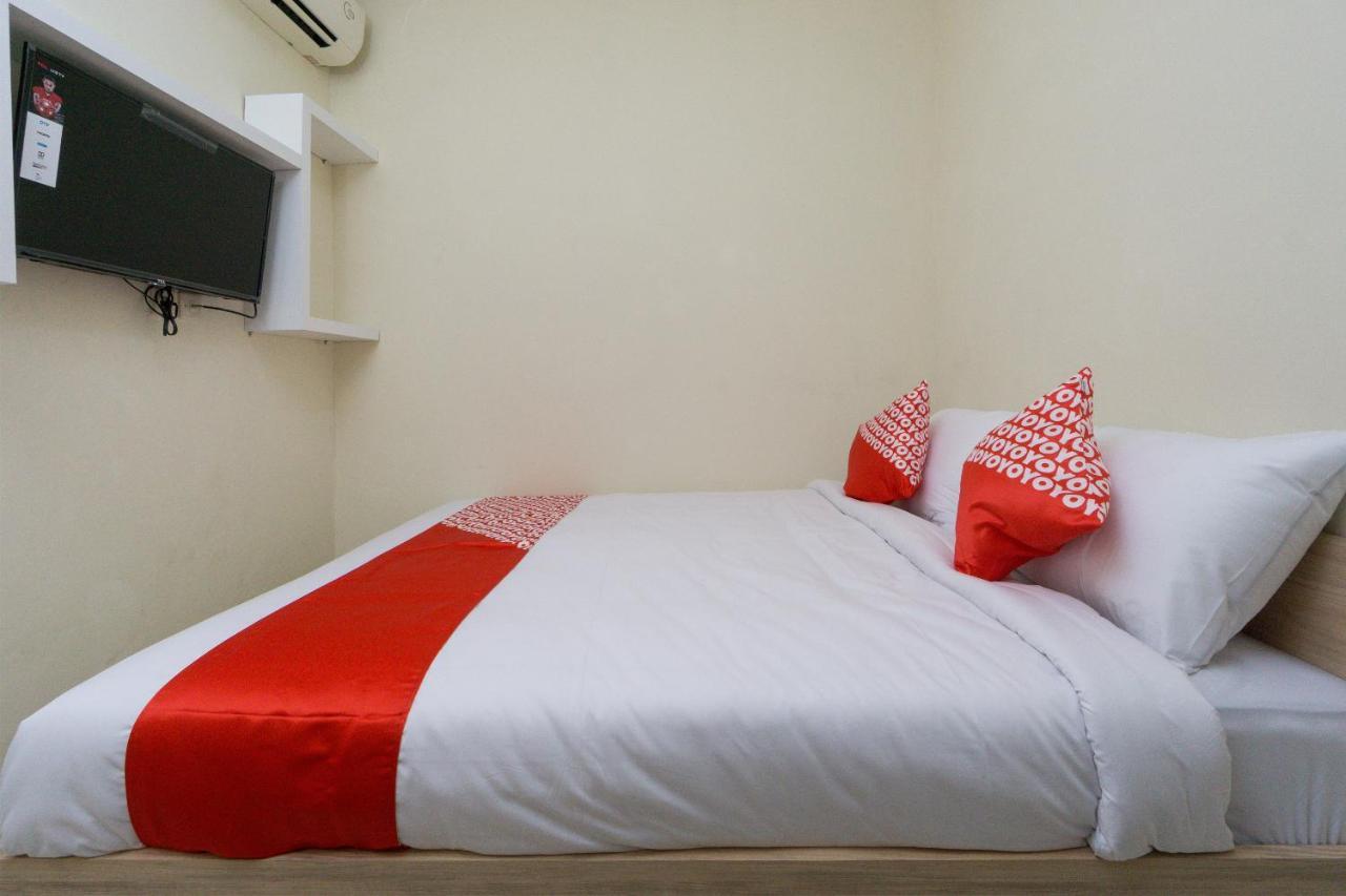 Hotel Oyo 1542 Yessy Mansion à Ngabean Extérieur photo