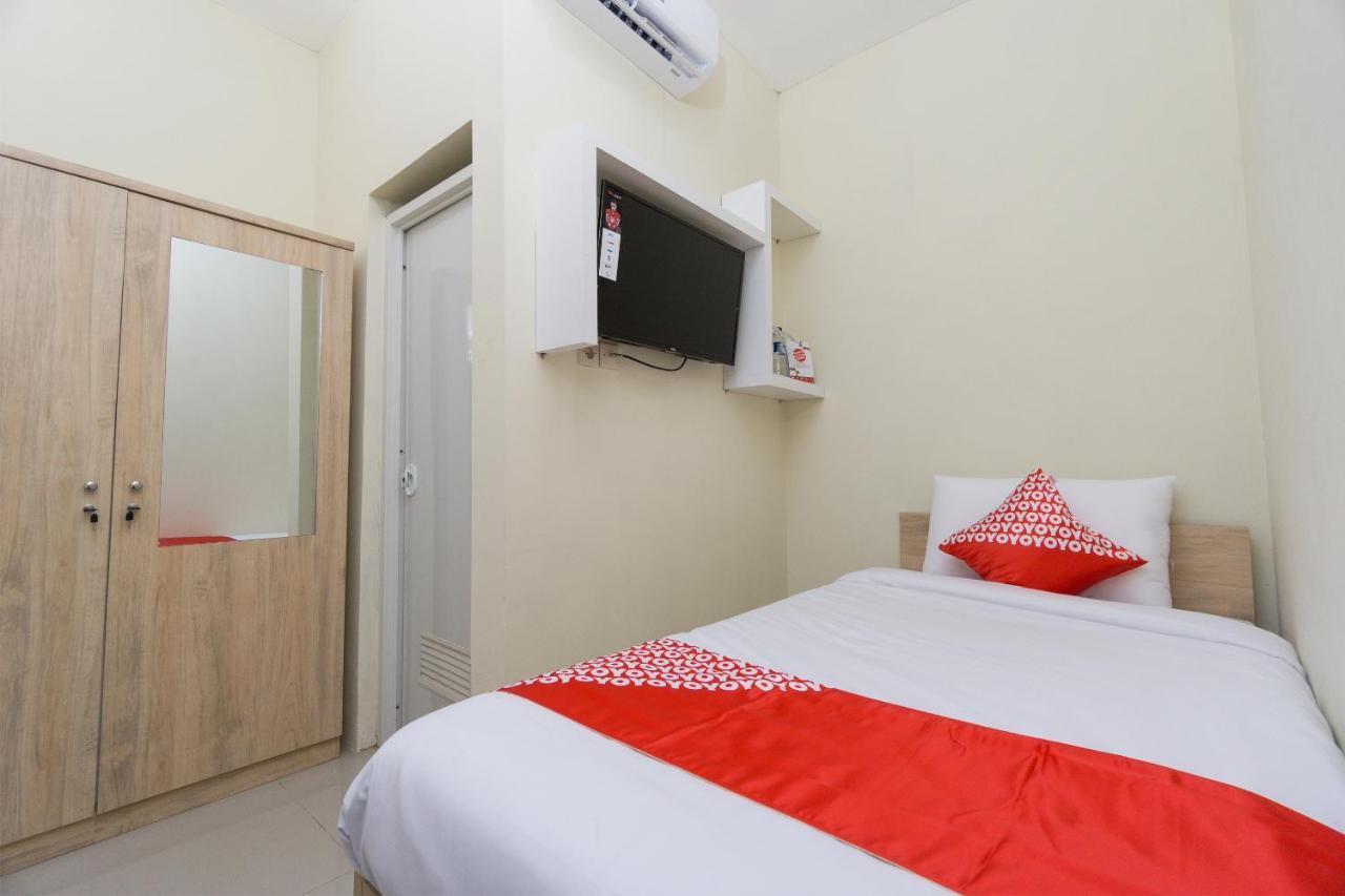Hotel Oyo 1542 Yessy Mansion à Ngabean Extérieur photo