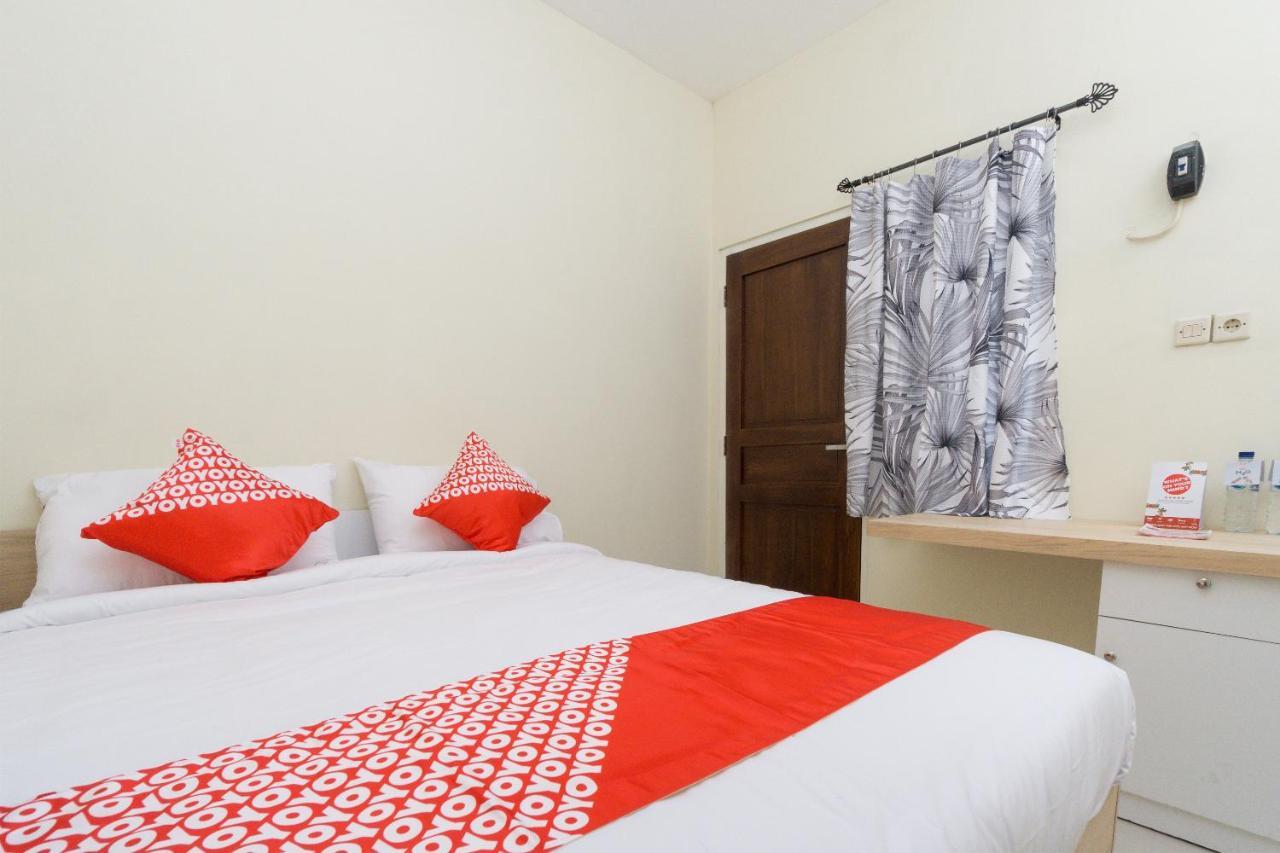 Hotel Oyo 1542 Yessy Mansion à Ngabean Extérieur photo